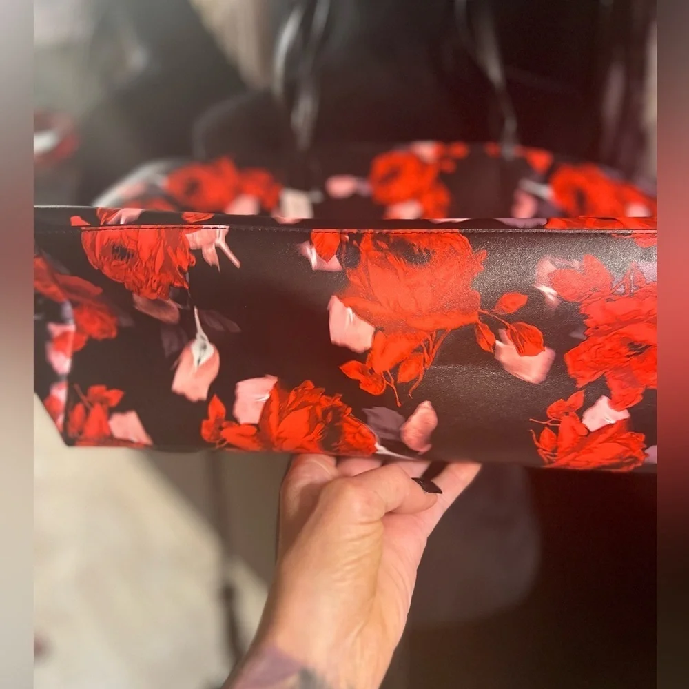 ❤️🖤NWT-Victoria's Secret Limited Edition 2019 Large Red Floral Rose Tote Bag🖤